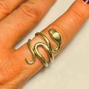 Silver snake ring. Adjustable size